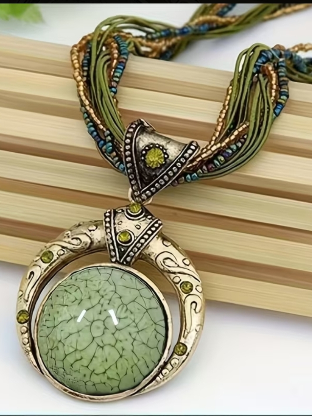 Vintage-Inspired Green Crackle Pendant Necklace - Women Jewelry